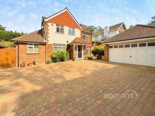 House for sale in Heol-las, Surrey