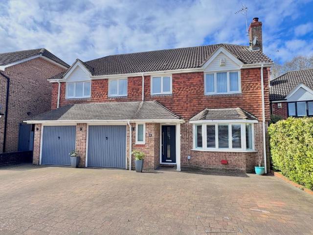 House for sale in Hedge End, Helford