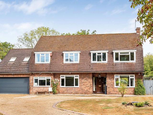 House for sale in Pachesham Park, Surrey