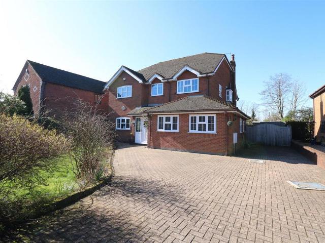 House for sale in Kingsley Moor, Staffordshire