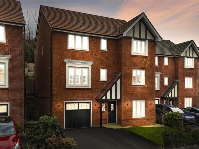 House for sale in Shuttleworth, Bury