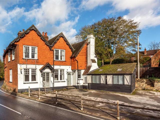 House for sale in Pachesham Park, Surrey
