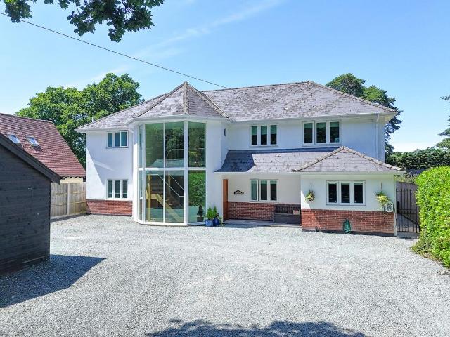 House for sale in Highcliffe