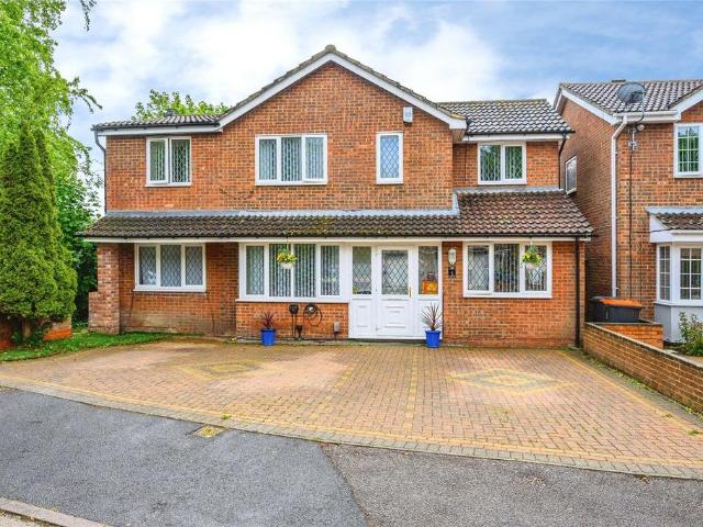 House for sale in Woodside Estate, Houghton Regis