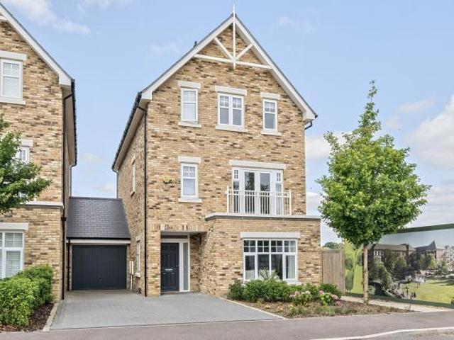 House for sale in Fleet, Hart