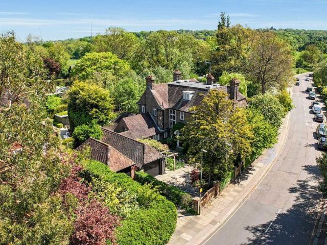 House for sale in Golders Green, Greater London