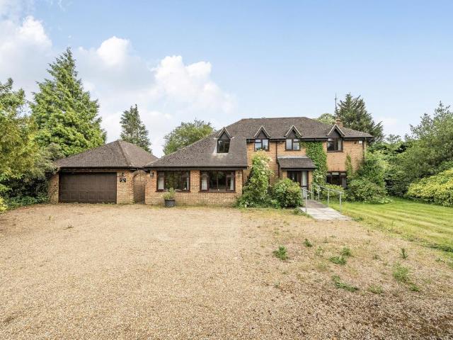 House for sale in Hillview, Surrey