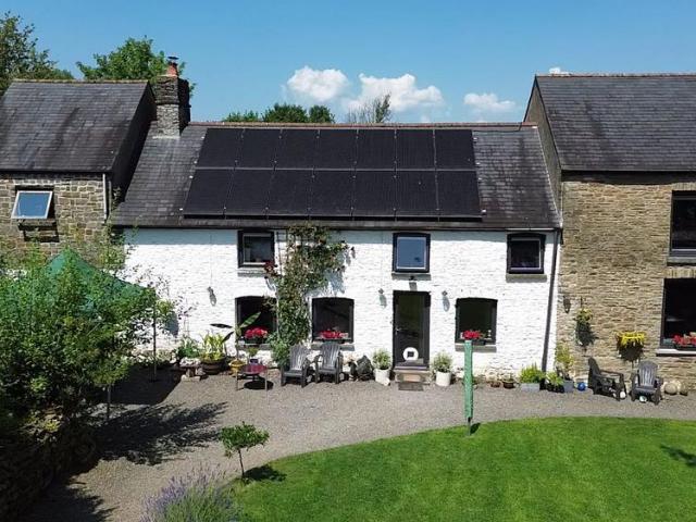 House for sale in Tonyrefail, Coedely