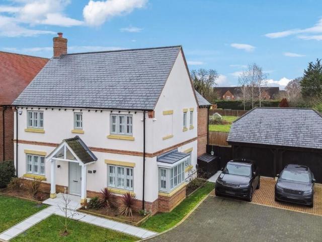 House for sale in Aston Clinton, Buckinghamshire