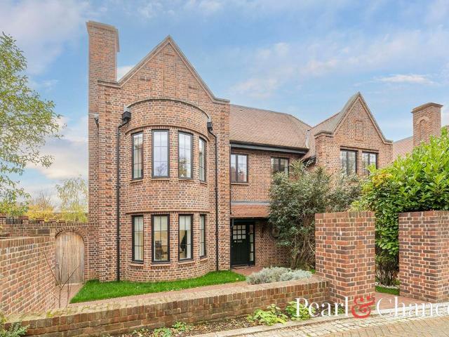 House for sale in Golders Green, Greater London