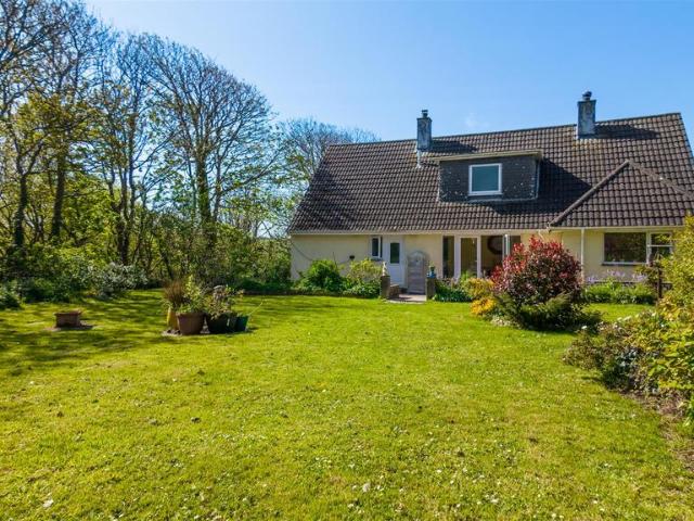 House for sale in Mullion, Cornwall