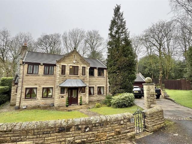 House for sale in Old Glossop, Charlesworth