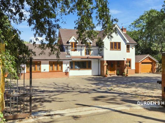 House for sale in Harold Hill, Greater London