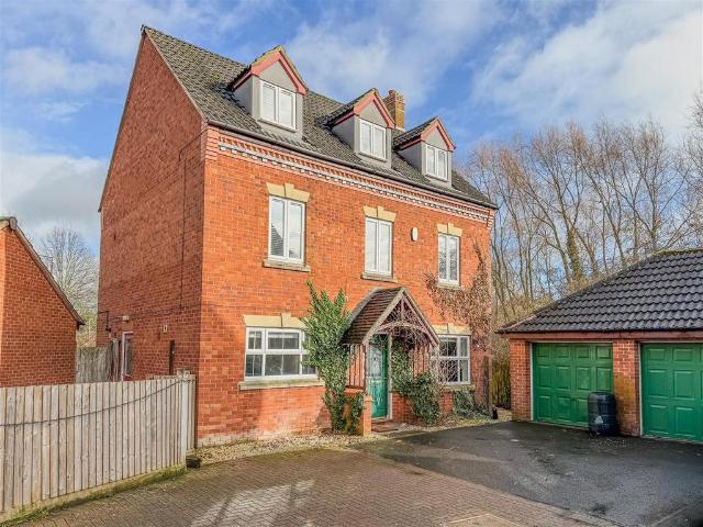 House for sale in Warwick Gates, Green Close
