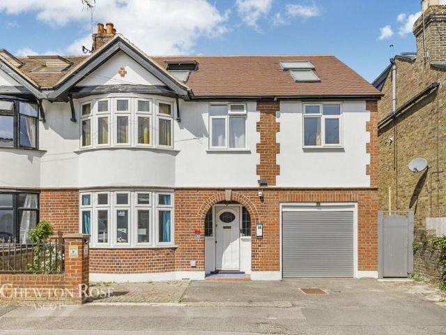 House for sale in Clewer Village, Windsor