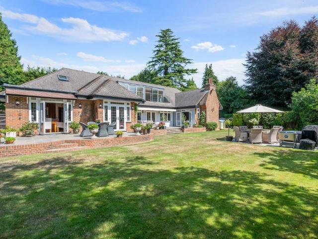 House for sale in Walton On The Hill, Reigate and Banstead