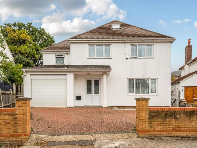 House for sale in Harrow Weald, Greater London