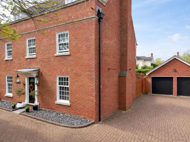 House for sale in Chipping Hill, Essex