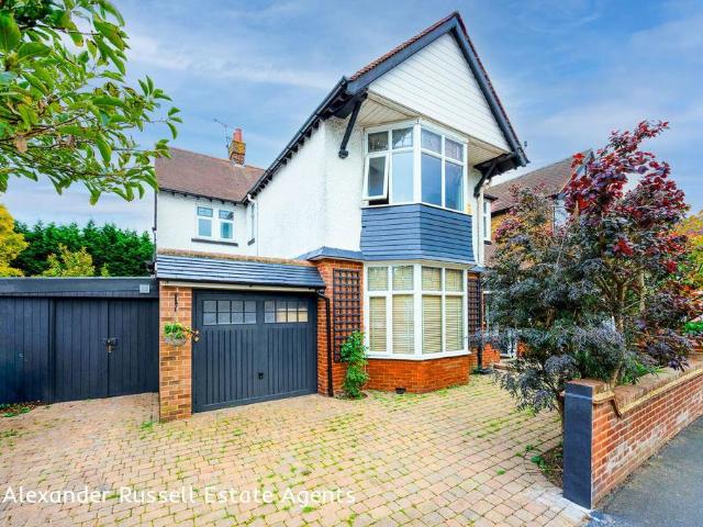 House for sale in Millmead, Acol