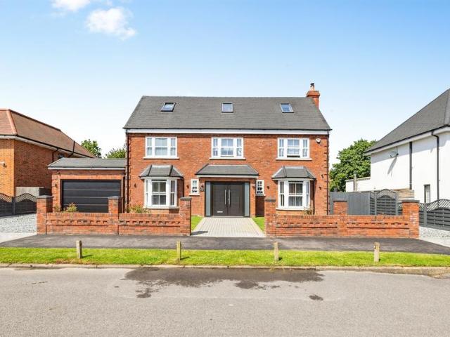 House for sale in Bushey