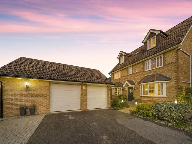 House for sale in Crayford, Greater London