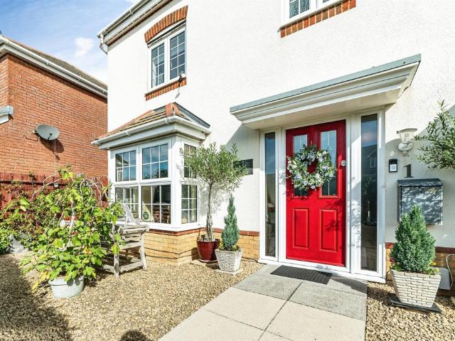 House for sale in Hounsome Fields, Basingstoke and Deane
