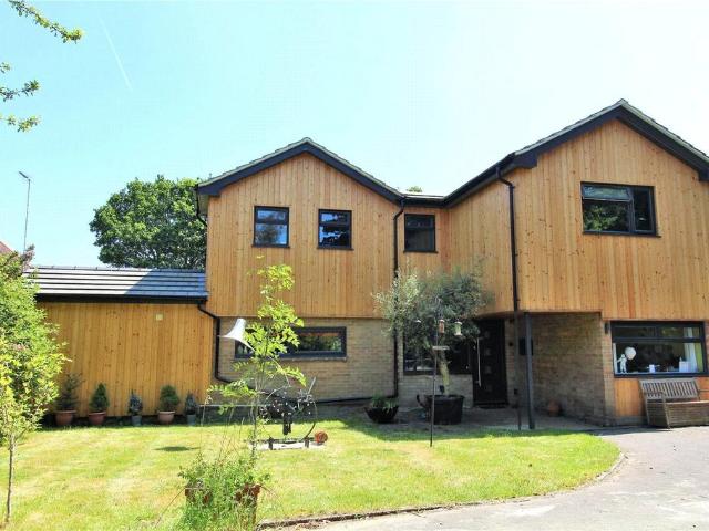 House for sale in Littlecote, West Sussex