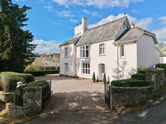 House for sale in Llanbadoc, Wales