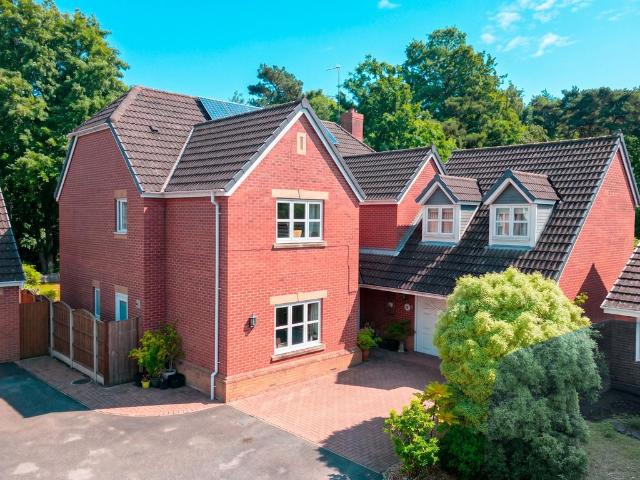 House for sale in Overchurch Hill, Upton