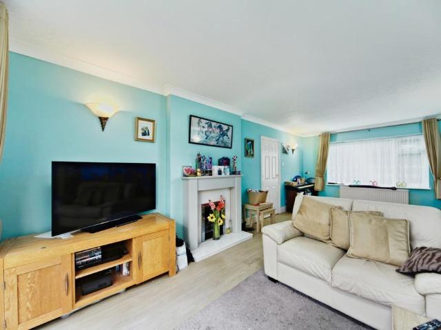 House for sale in London Borough of Croydon, Sanderstead