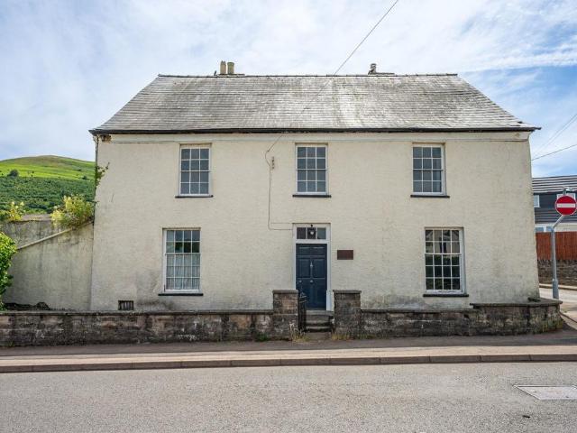 House for sale in Llanfoist Fawr, Govilon