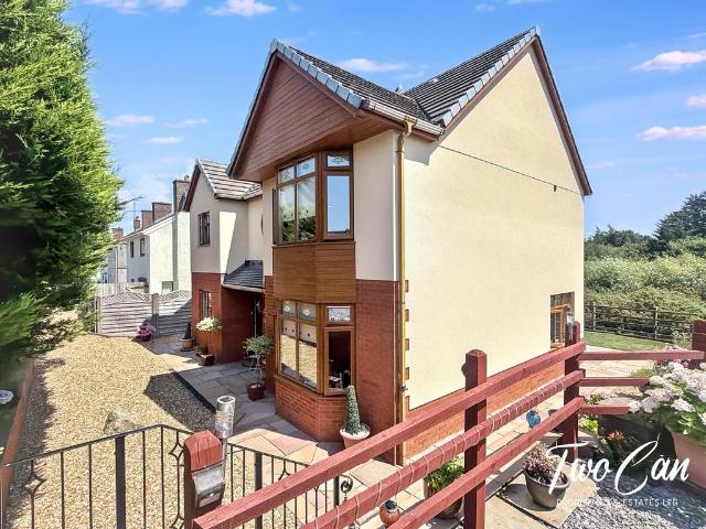 House for sale in Halfway, Dafen