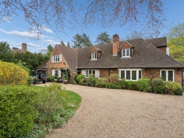 House for sale in Gerrards Cross, Tatling End