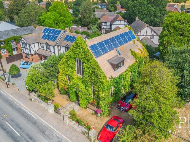 House for sale in Dale Hill, Essex
