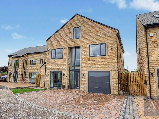 House for sale in Wardle, Burnedge