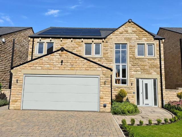 House for sale in Meltham, West Yorkshire