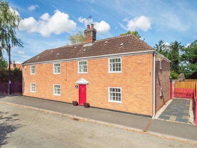House for sale in Chippenham, Barway