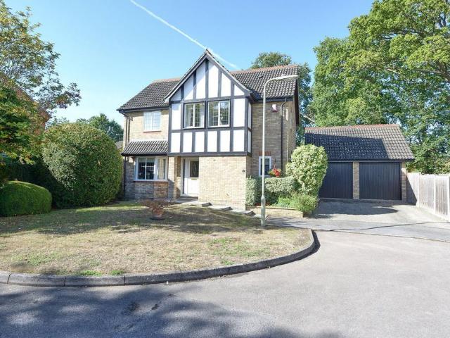 House for sale in Fleet, Hart