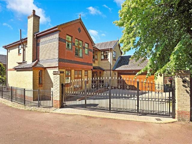 House for sale in Woolgreaves, West Yorkshire