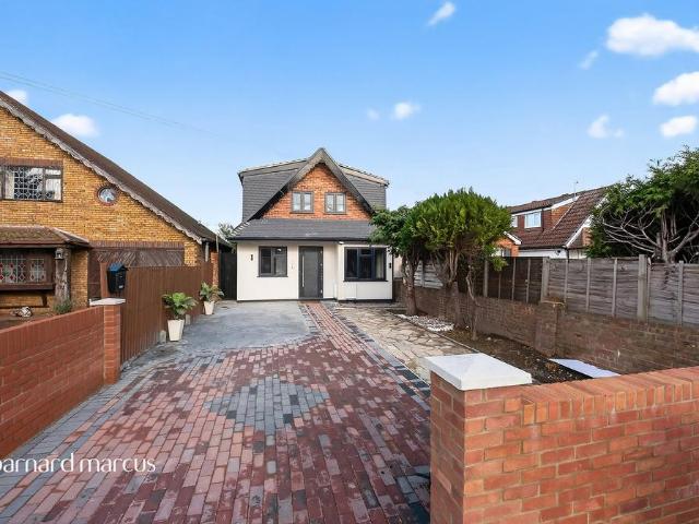 House for sale in Lower Halliford, Surrey