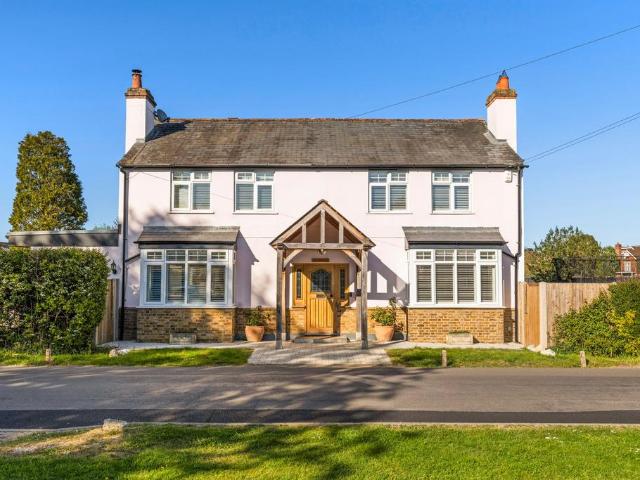 House for sale in Cranbourne, Winkfield