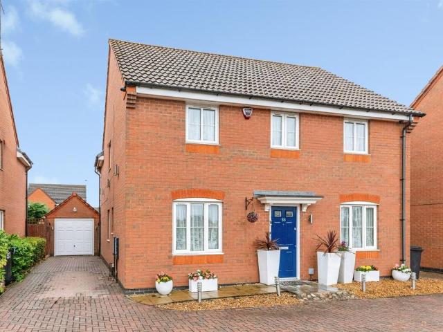 House for sale in Rushden, North Northamptonshire