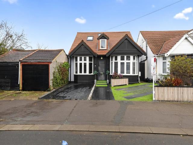Bungalow for sale in London Borough of Redbridge, Greater London