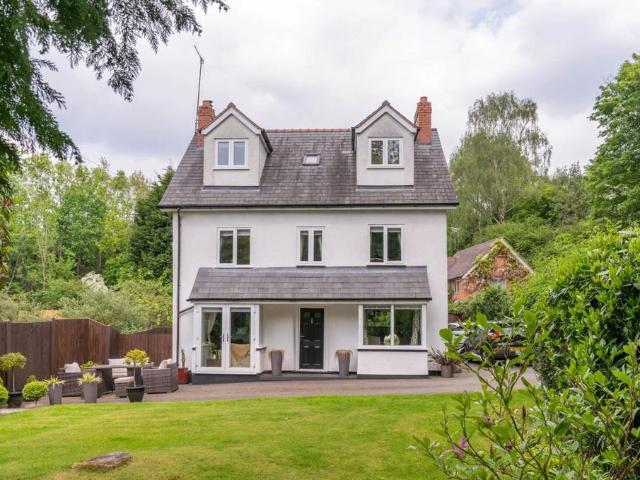 House for sale in Bromsgrove, Worcestershire