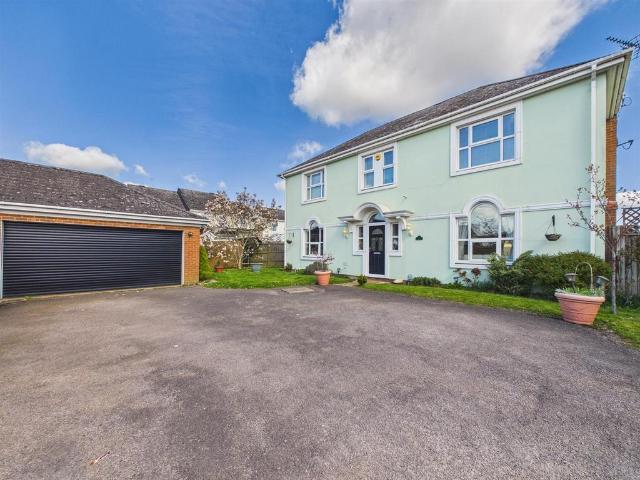House for sale in Watermead, Buckinghamshire