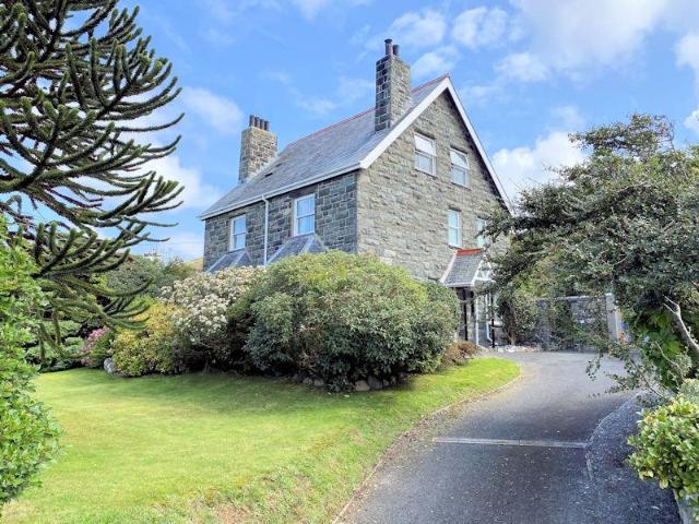 House for sale in Llwyngwril, Wales