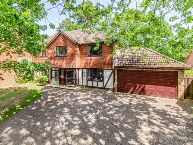 House for sale in Sheerwater, Woking