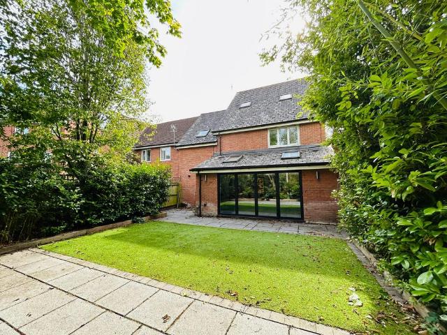 House for sale in Oughtrington, Lymm