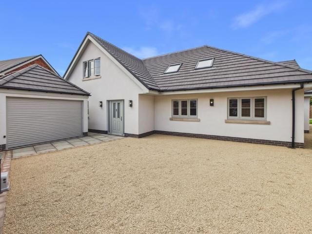 House for sale in Caldermill, East Midlands