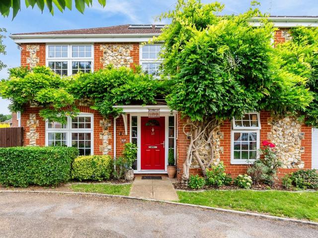 House for sale in Lower Halliford, Surrey